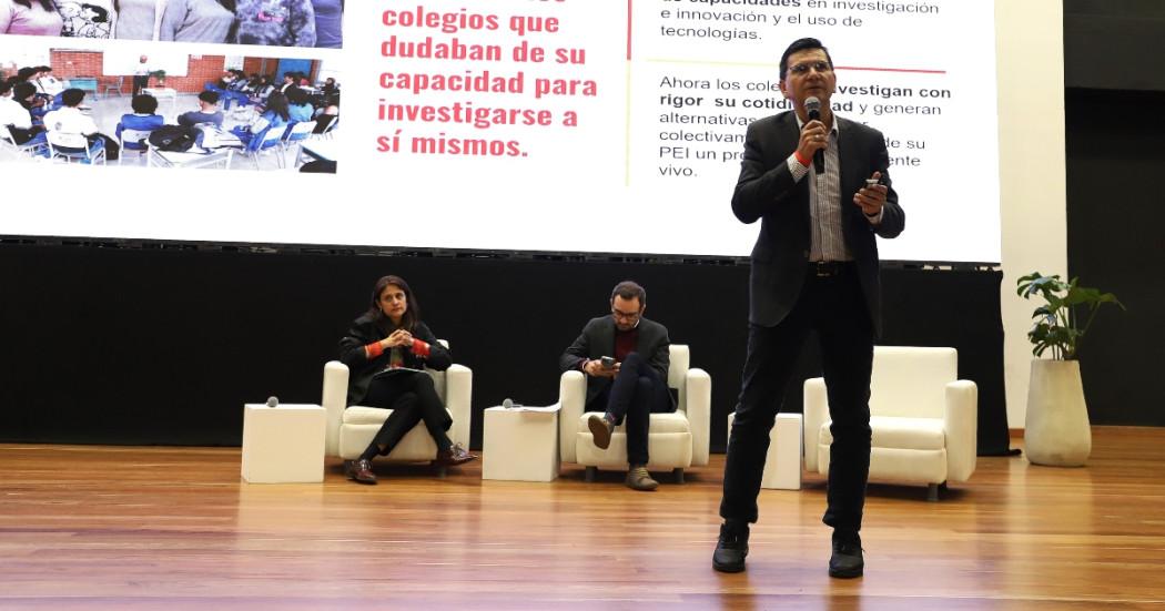 Foto que muestra al director Mauricio Castillo del IDEP 