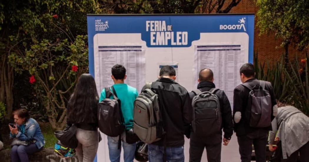 Foto de bogotanos y bogotanas accediendo a servicios de la Agencia Distrital de Empleo.