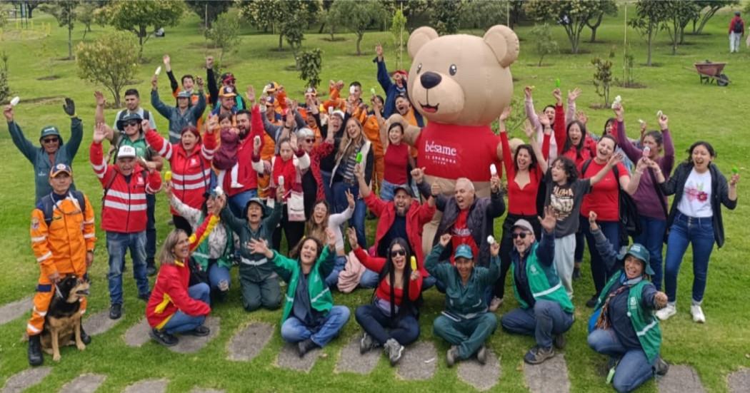 Funcionarios Jardín Botánico en celebración Día de la Tierra
