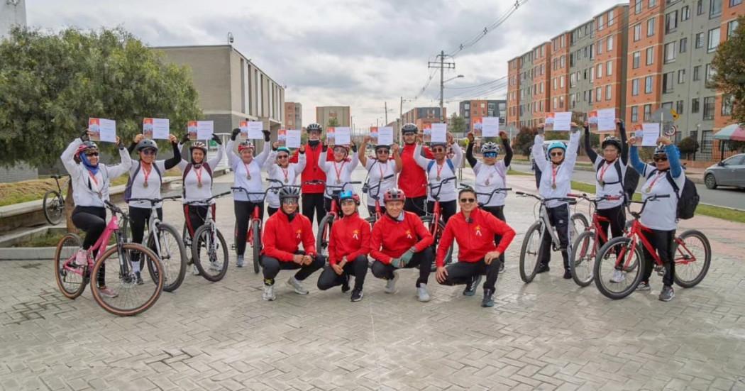 Mujeres graduadas de la Escuela de la Bici en Bosa, Bogotá