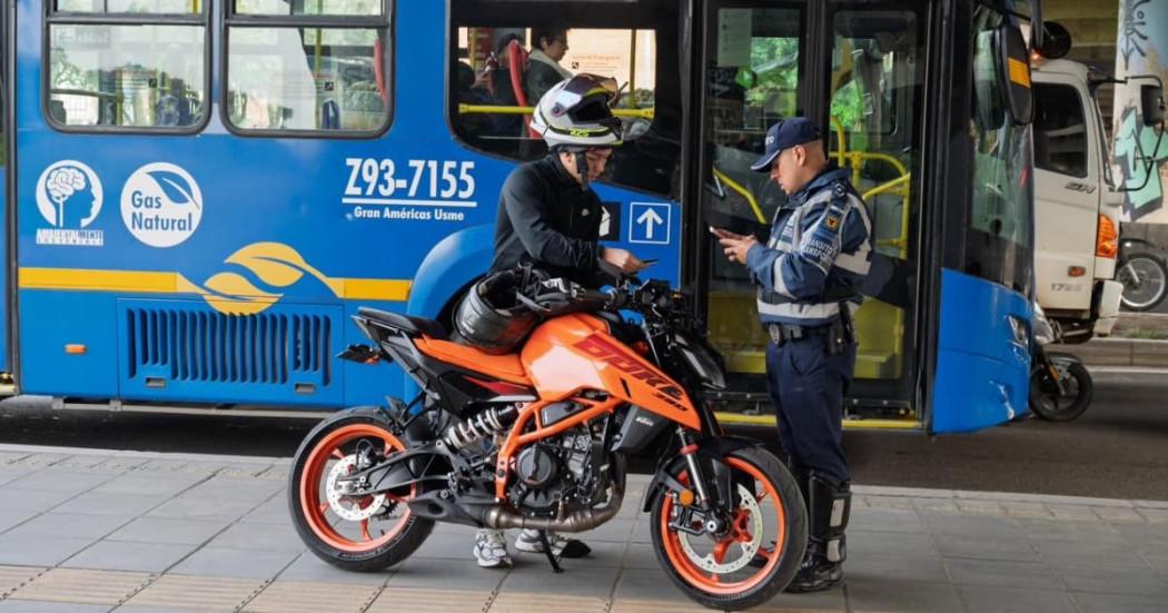 6.300 sanciones a motociclistas por transitar en andenes en Bogotá