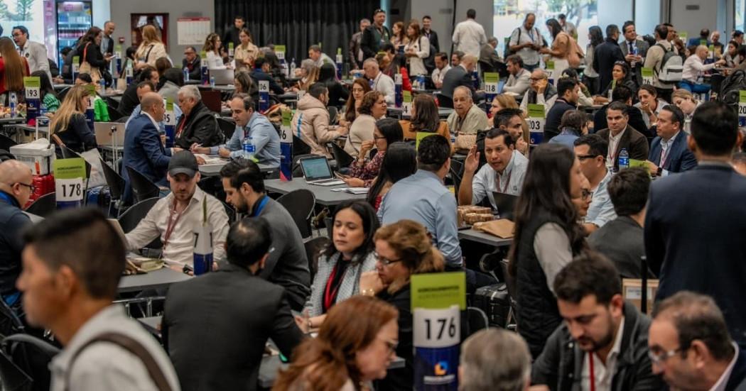 Foto de parte de los 700 empresarios de Bogotá que conectan con compradores internacionales en la Macrrorrueda 2026.