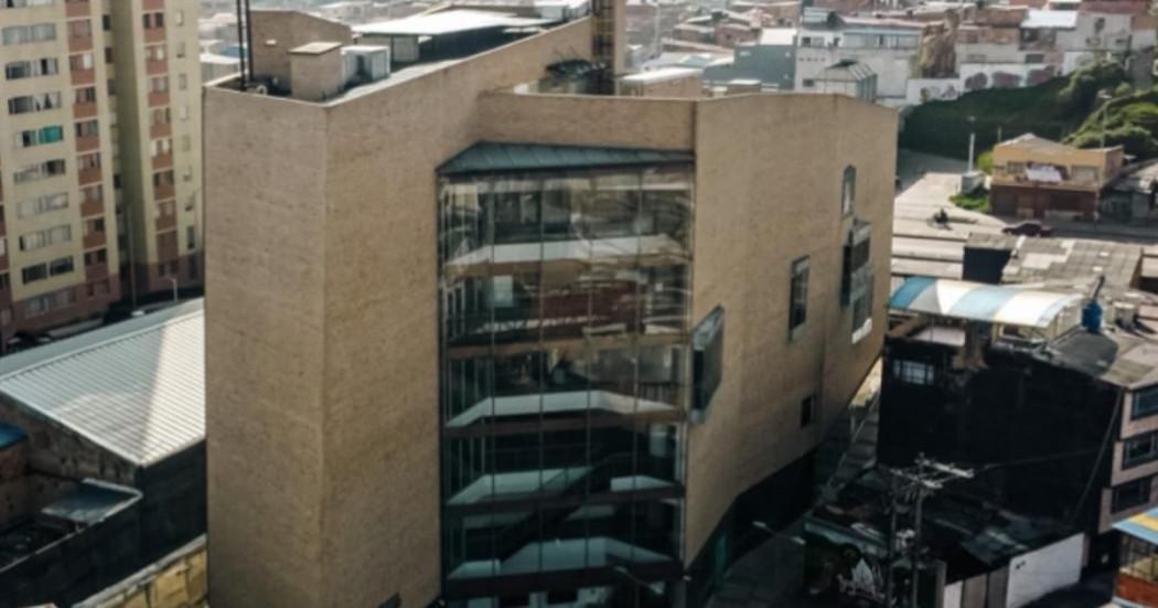 Foto de la fachada de la Alcaldía Local de Tunjuelito, ubicada al sur de Bogotá.