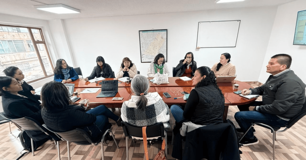Foto de funcionarios de la localidad de Los Mártires 