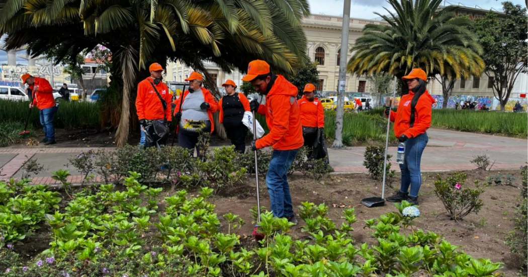 Foto de funcionarios del Distito en operativos de limpieza 
