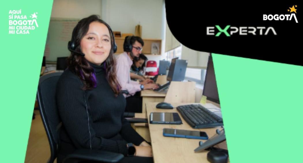 Foto de una mujer en los cursos gratis de 'Experta' en Bogotá.
