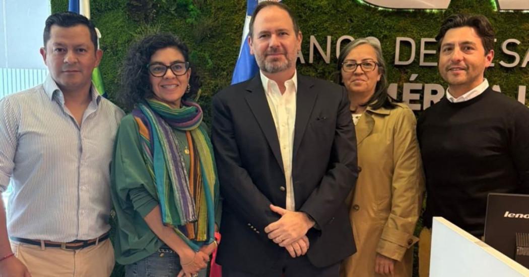 Foto de la Delegación de Bogotá que visita Santiago de Chile y Buenos Aires en Argentina para intercambio de experiencias en movilidad y proyectos de infraestructura.