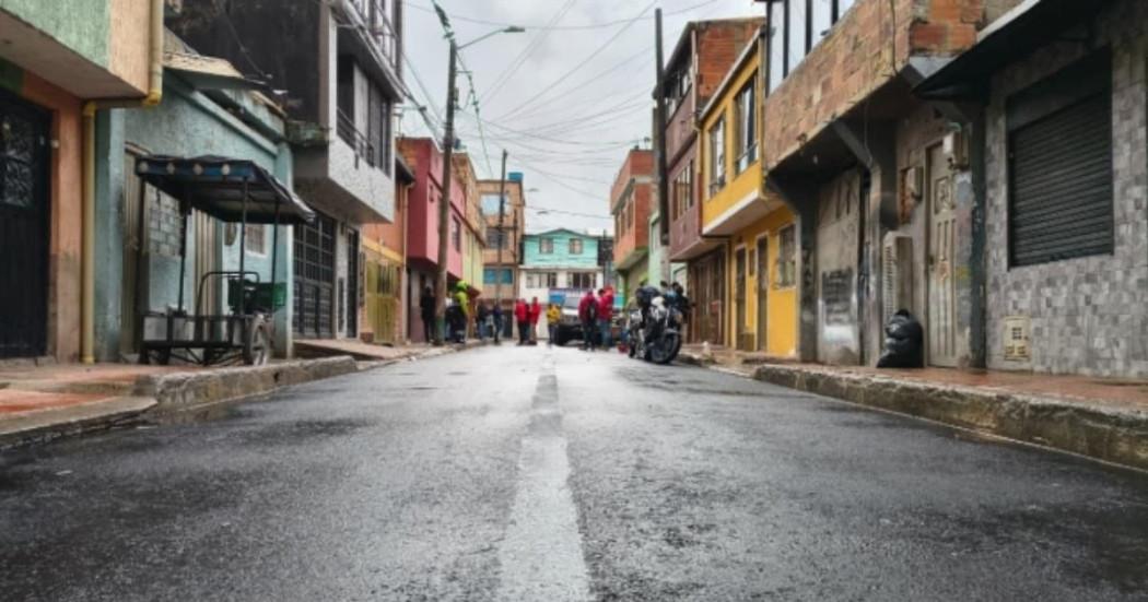 Foto de la entrega de la obra de recuperación de la carrera 77X en Kennedy, al suroccidente de Bogotá.