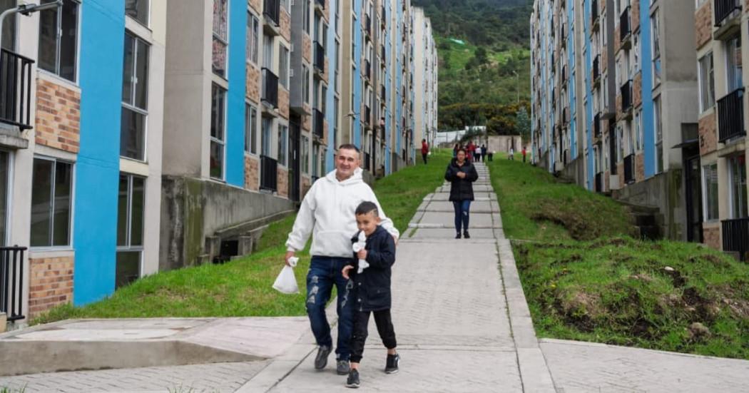 Foto de la entregadas de 36 nuevas viviendas en Arboleda Santa Teresita en Bogotá