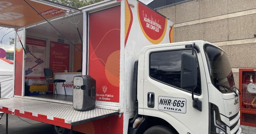 Foto de la Unidad Móvil de Atención de la Agencia Distrital de Empleo de Bogotá.