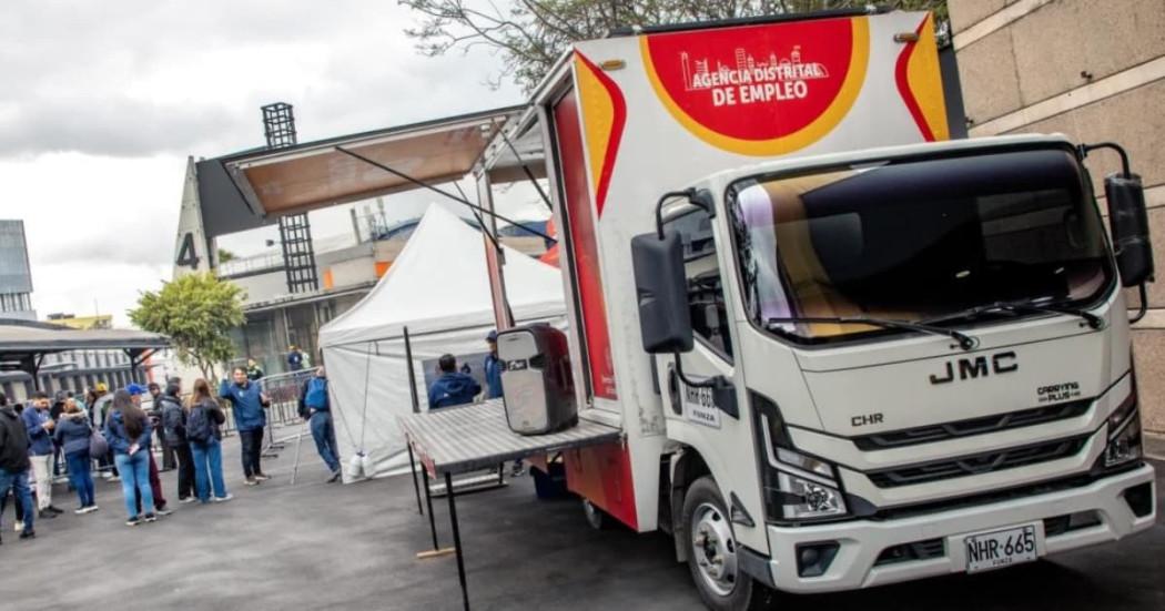 Foto de la Unidad Móvil de Atención de la Agencia Distrital de Empleo de Bogotá.