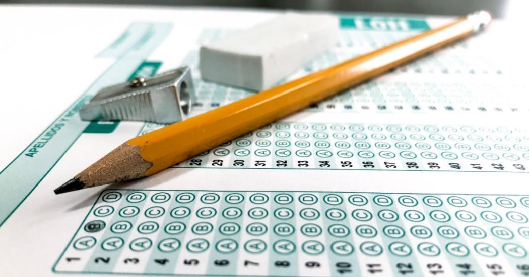 Foto que muestra un papel y un lapiz 