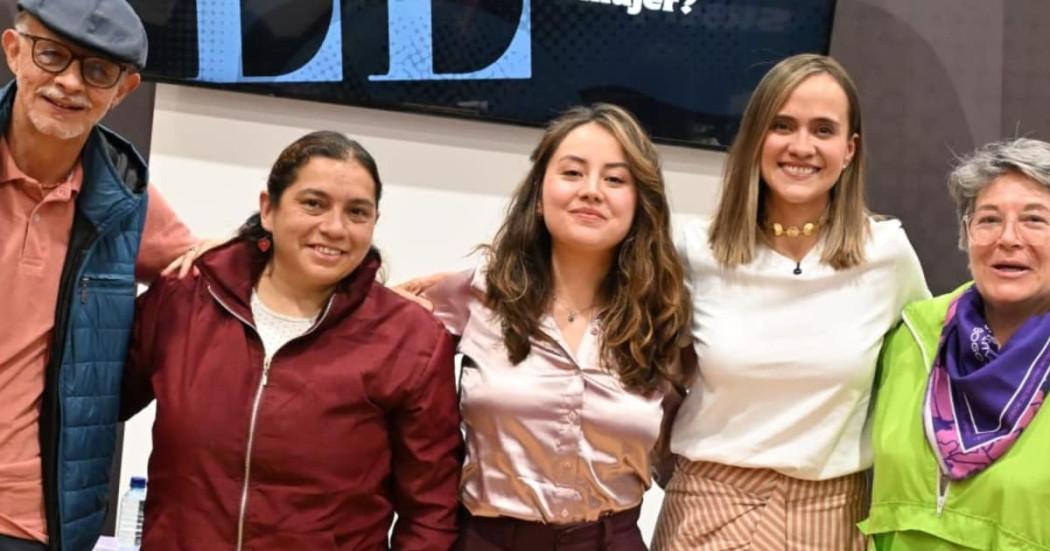 Secretaria de la Mujer, Laura Tami, junto a participantes del foro 'La brecha invisible', de El Espectador, en la FILBo 2026.