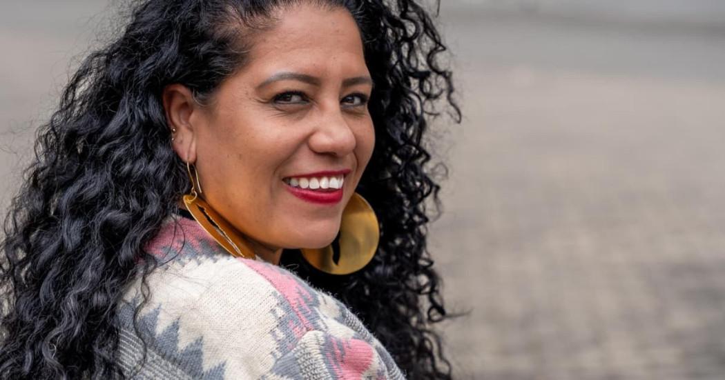 Foto de una mujer sonriendo