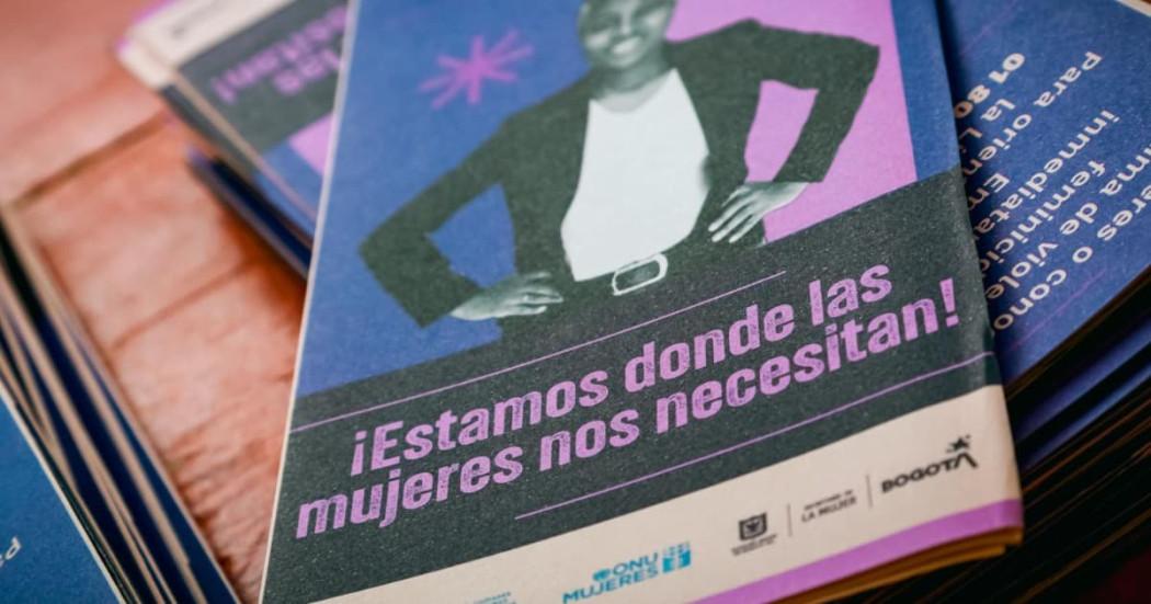 Folleto de la SDMujer en el que se lee: "¡Estamos donde las mujeres nos necesitan!