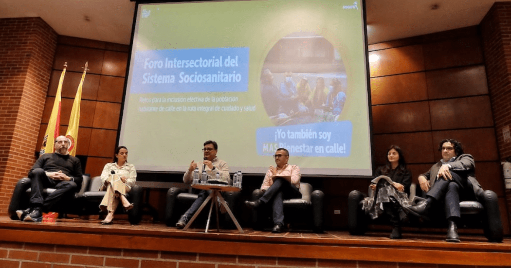 Imagen de los participantes del foro