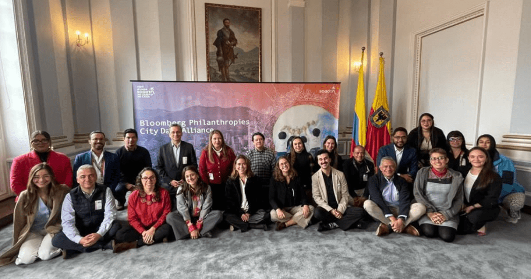 Fotografía de equipo de Bogotá y Bloomberg que trabaja en el proyecto