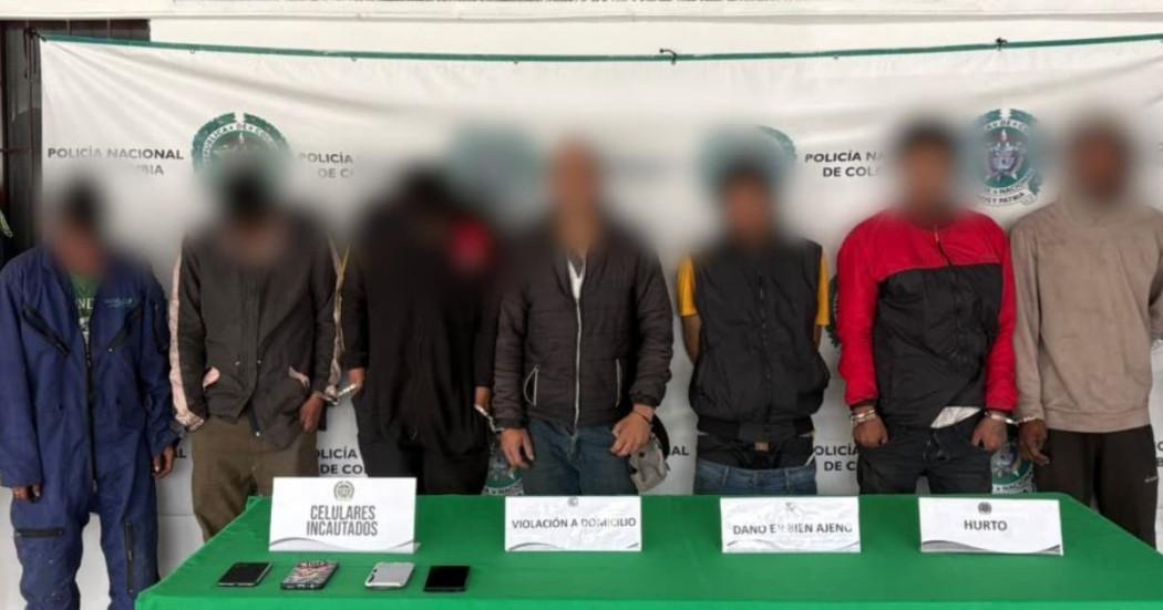 Siete personas capturadas por intentar hurtar un comercio.