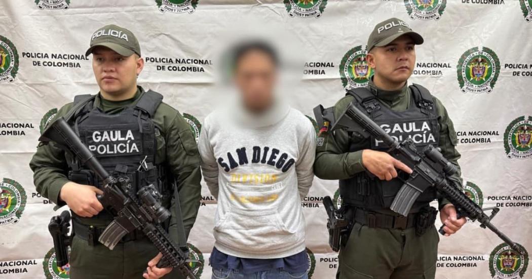 Uno de los capturados en flagrancia por extorsión.