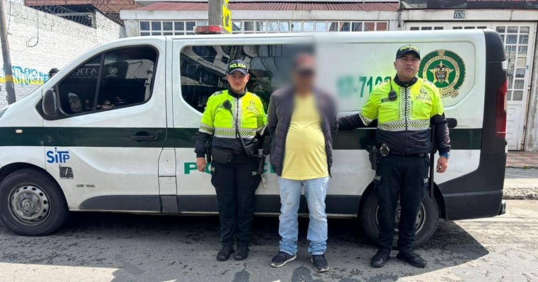 Hombre capturado por presunto intento de hurto de vehículo.