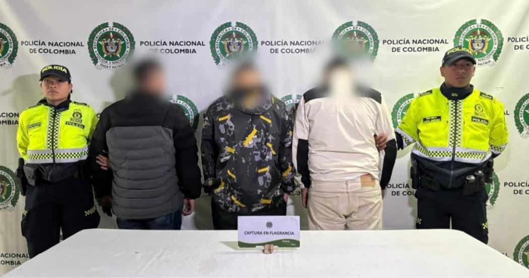 tres capturados por hurto de furgón.