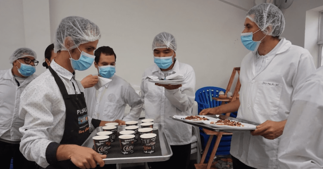 Imagen de varios meseros