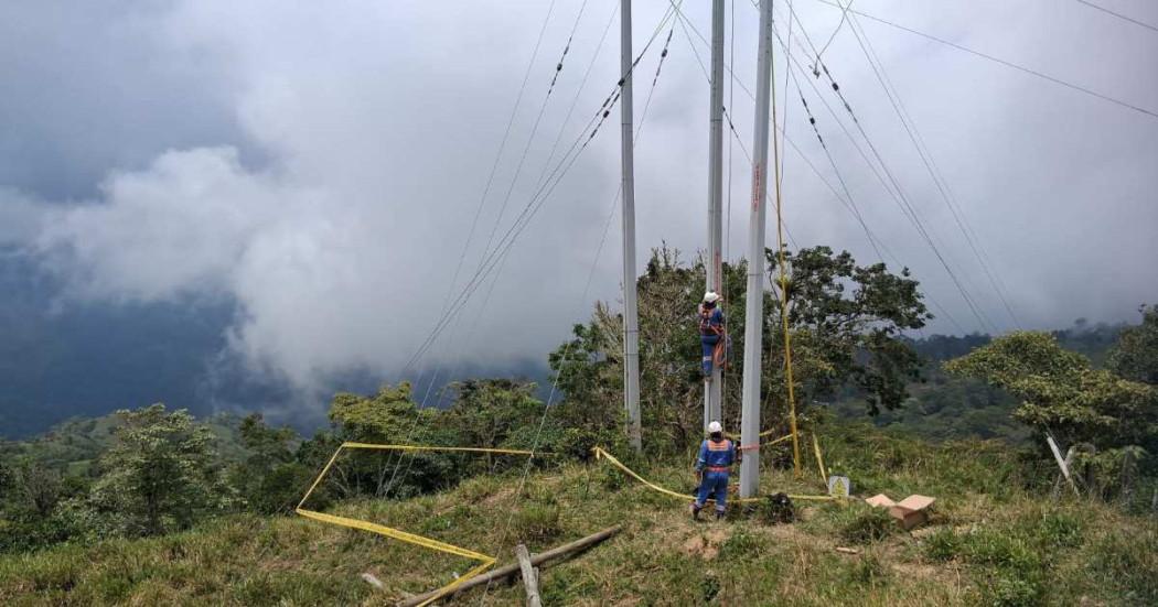 Foto que muestra trabajadores de Enel Colombia 