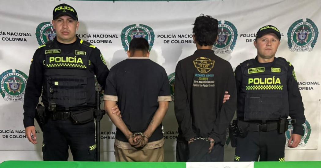 Dos capturados sorprendidos desarmando vehículo en taller del Siete de Agosto.