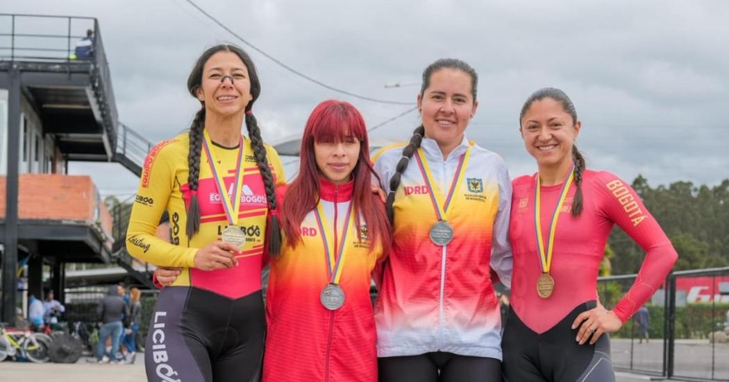 Foto de las participantes del Equipo Bogotá de en el Campeonato de Paracycling. 