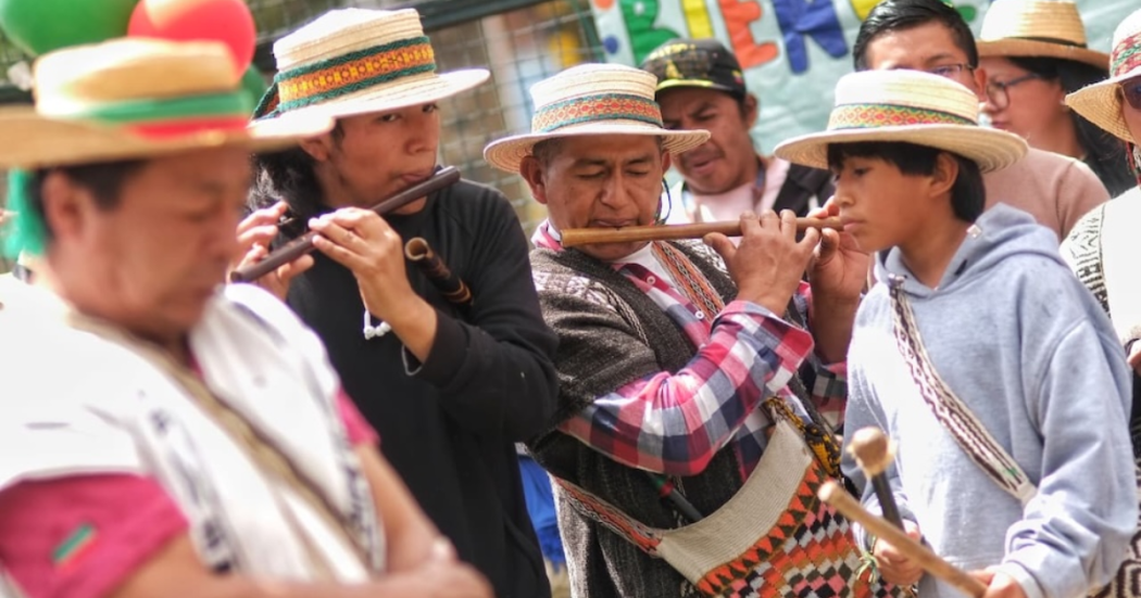 Imagen de personas tocando instrumentos musicales