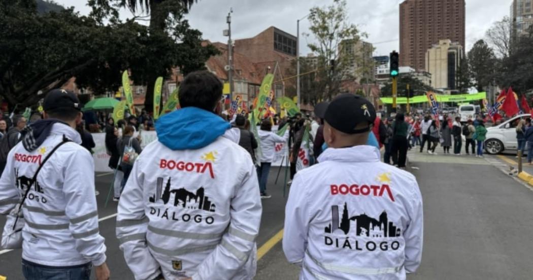 Gestores de diálogo durante movilización en Bogotá.