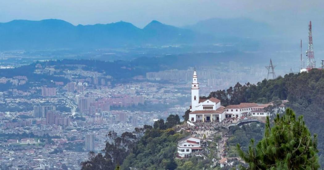 Vista panorámica de Bogotá y Monserrate