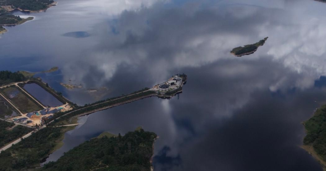 Foto que muestra un embalse 