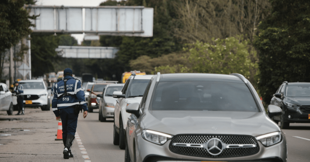 Imagen de vehículos en carretera