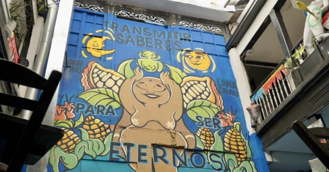 Foto de un mural de la casa donde funciona LaK-Zona, en el centro de Bogotá.