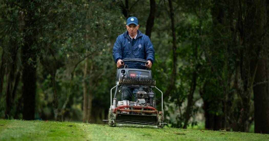 Mantenimiento a campo de golf en Bogotá