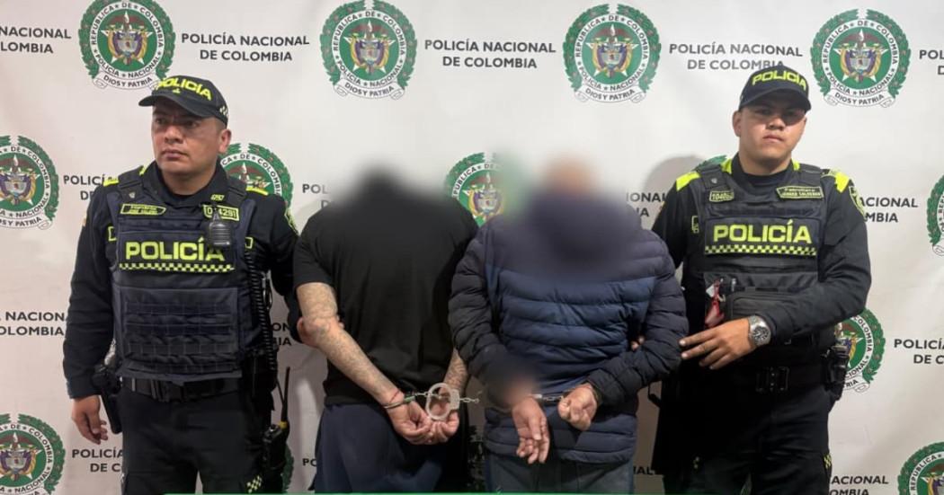 Dos hombres capturados, señalados de robar una bodega de textiles.