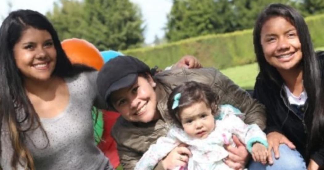 Familia bogotana: tres mujeres y una bebé
