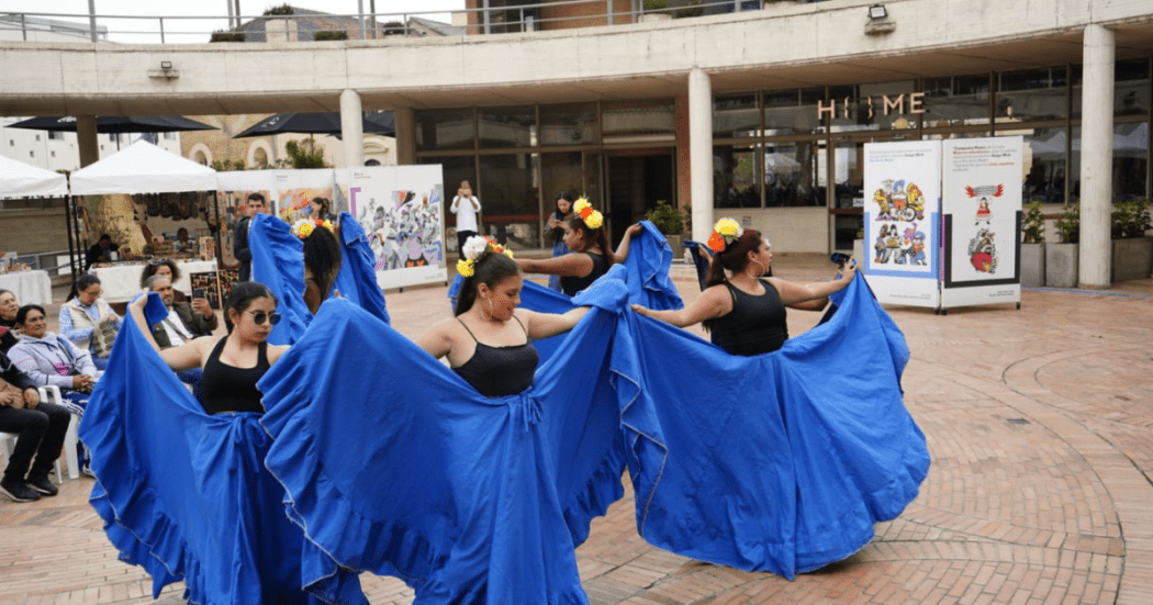 Foto de unas personas bailando