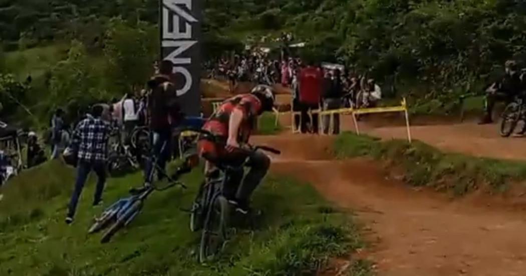 Foto de la pista clandestina de ciclismo en Suba, al noroccidente de Bogotá.