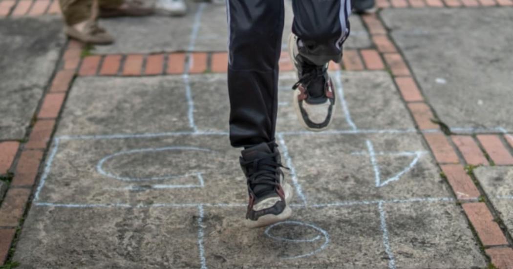 Niño jugando.