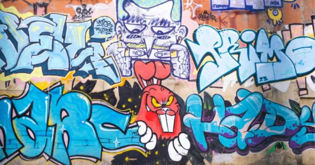 Foto que muestra grafitis