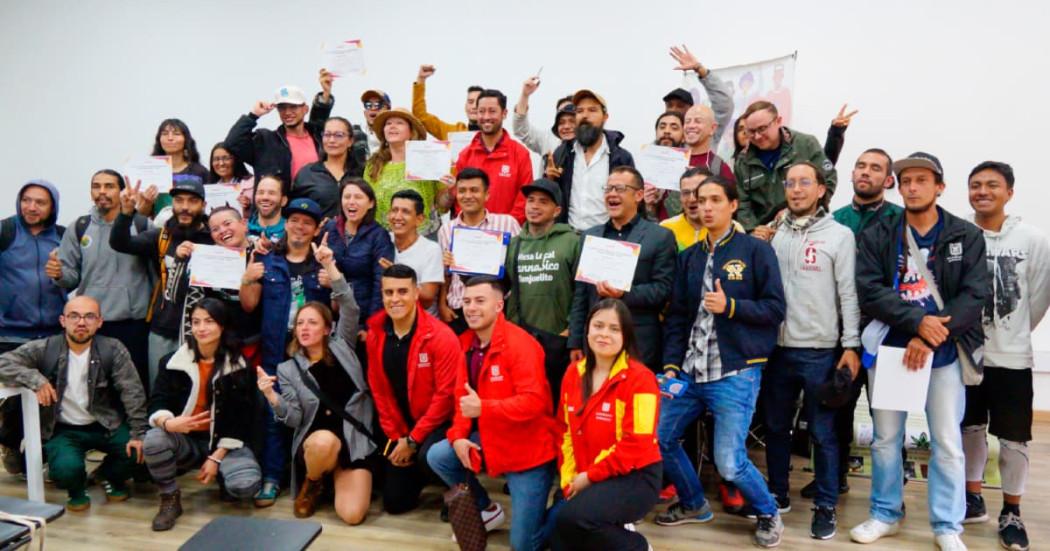 Participantes con diploma del Primer Encuentro Distrital de Instancias Cannábicas de Bogotá.