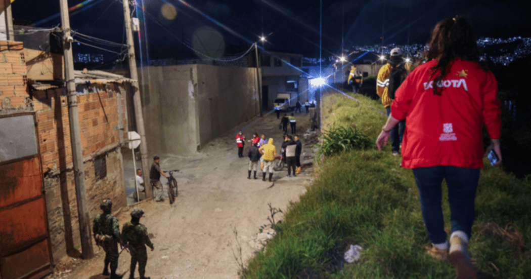 Foto de funcionarios del Distrito en operativo de seguridad