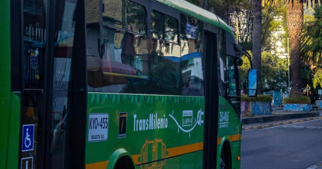 Foto de un bus de TransMilenio.