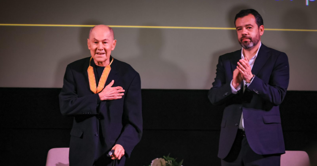 El alcalde Mayor Carlos Fernando Galán entregó la Orden Civil al Mérito Ciudad de Bogotá en el Grado de Comendador al maestro Jorge Alí Triana