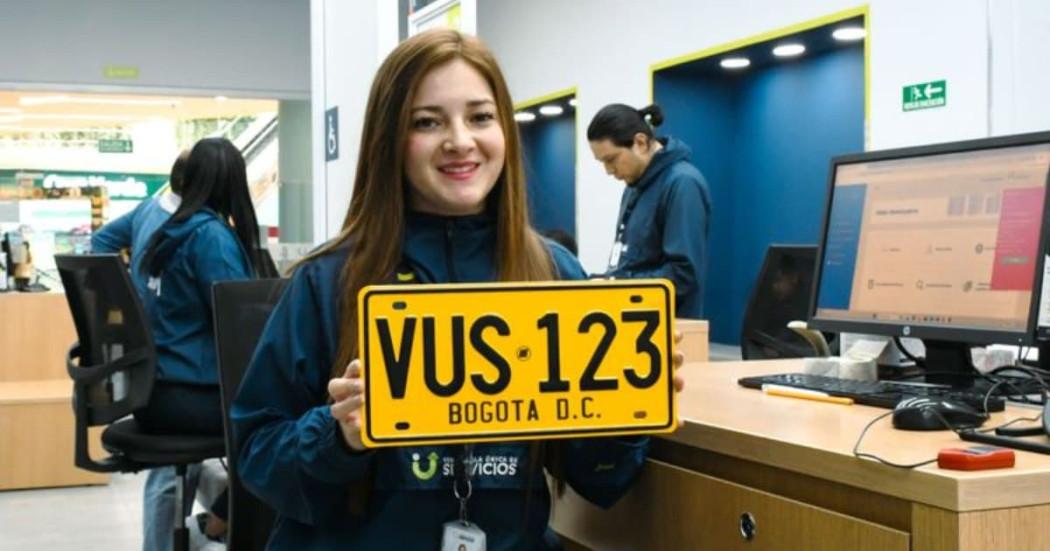 Foto de una funcionaria de la Ventanilla Única de Servicios