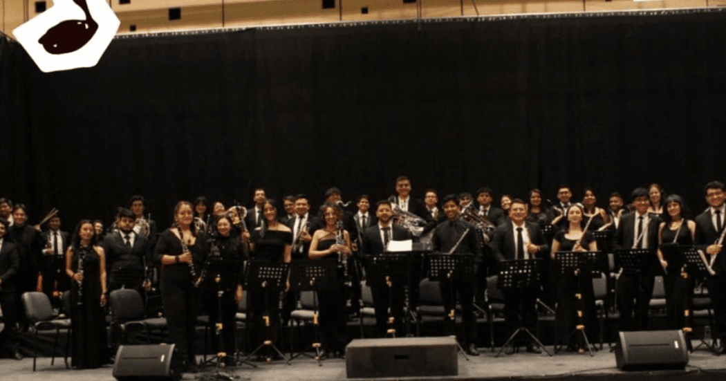 Imagen de los integrantes de la Banda Sinfónica de la Universidad Pedagógica.