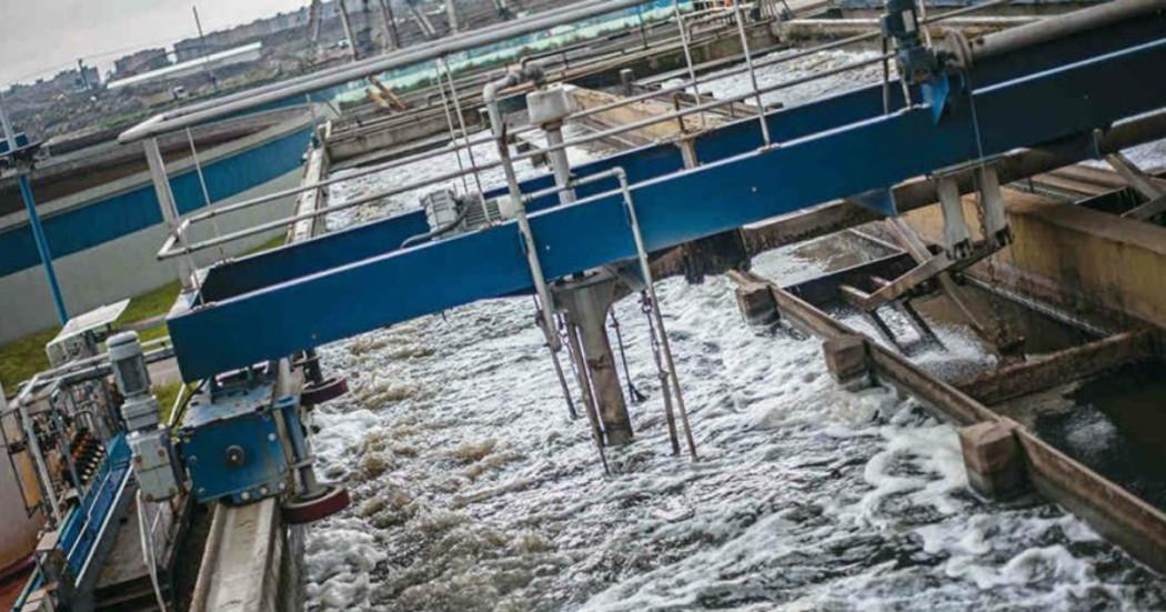 Imagen de un espacio de una represa de agua de Bogotá.