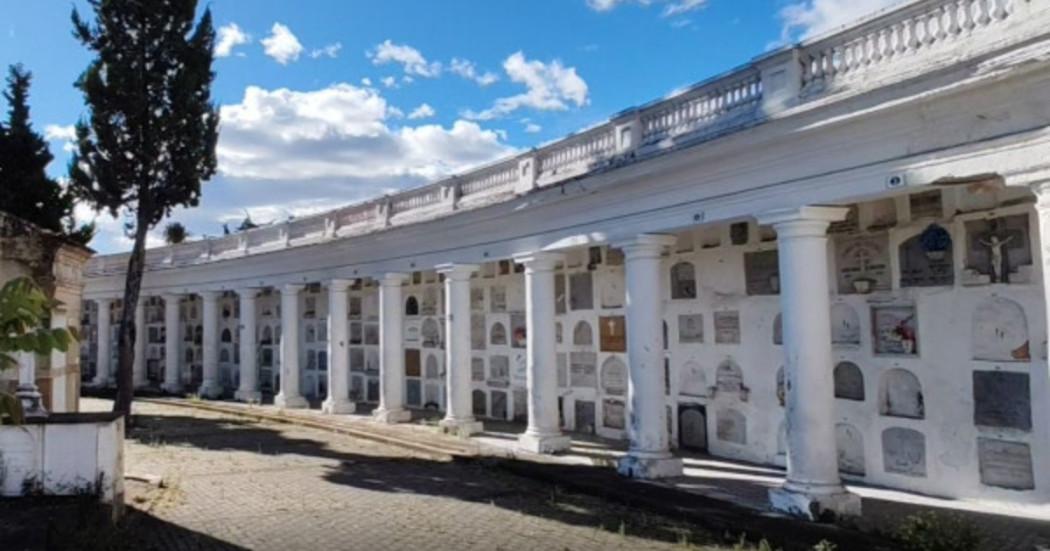 Foto que muestra un cementerio 